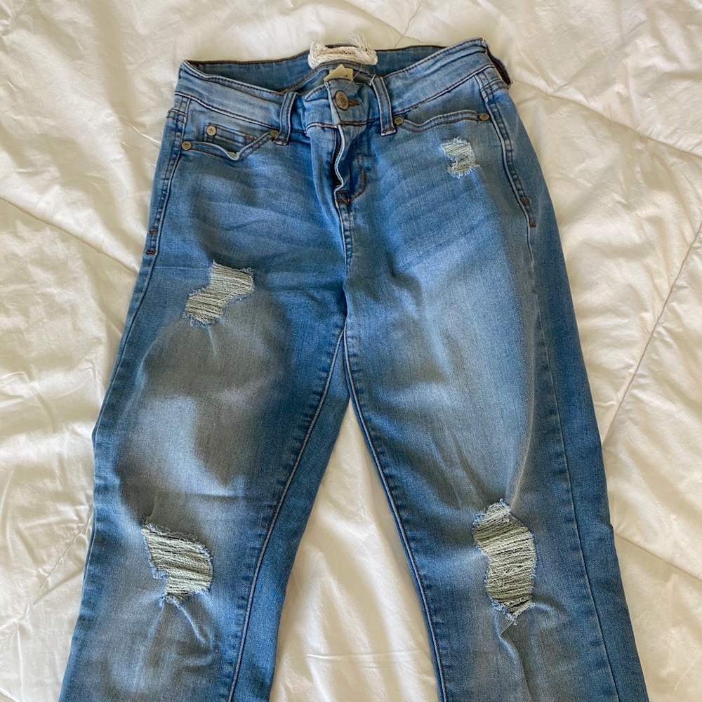 light blue ripped skinny jeans🕺🏼